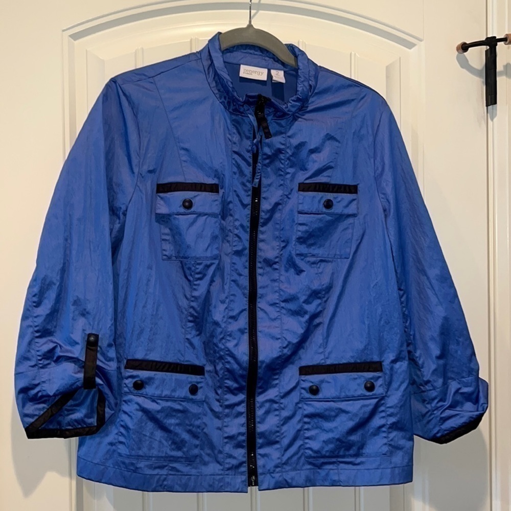 Chicos Zenergy Blue Lightweight Zip Jacket Cute Pockets And Details Size 2/L